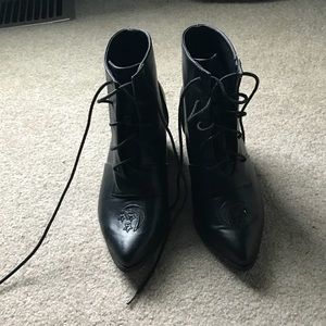 YRU Aura booties